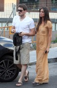 Икер Касильяс и Сара Карбонеро - seen out in Madrid (2012.07.03.) (16xHQ) B31b98201211466