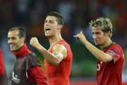 Португалия - Нидерланды на чемпионате по футболу Евро 2012, 17 июня 2012 (84xHQ) 01134f201604072