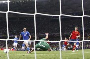 Испания - Италия - Финальный матс на чемпионате Евро 2012, 1 июля 2012 (322xHQ) C2ddba201619871
