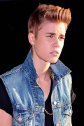 Джастин Бибер (Justin Bieber) poses before he performs an exclusive acoustic concert at Fox Studios in Sydney, Australia 17.07.2012 (19xHQ) 100373203446216