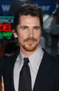 Кристиан Бэйл (Christian Bale) 2009-06-23 At Public Enemies Premiere in LA - 184xHQ 5115fe207600078